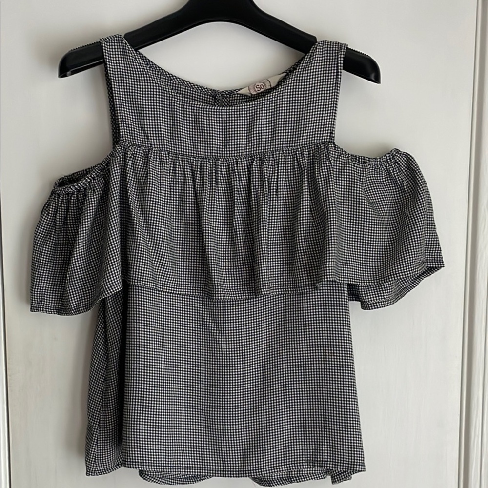 Junior’s SO Ruffle Cold-Shoulder Top Small - Picture 2 of 6